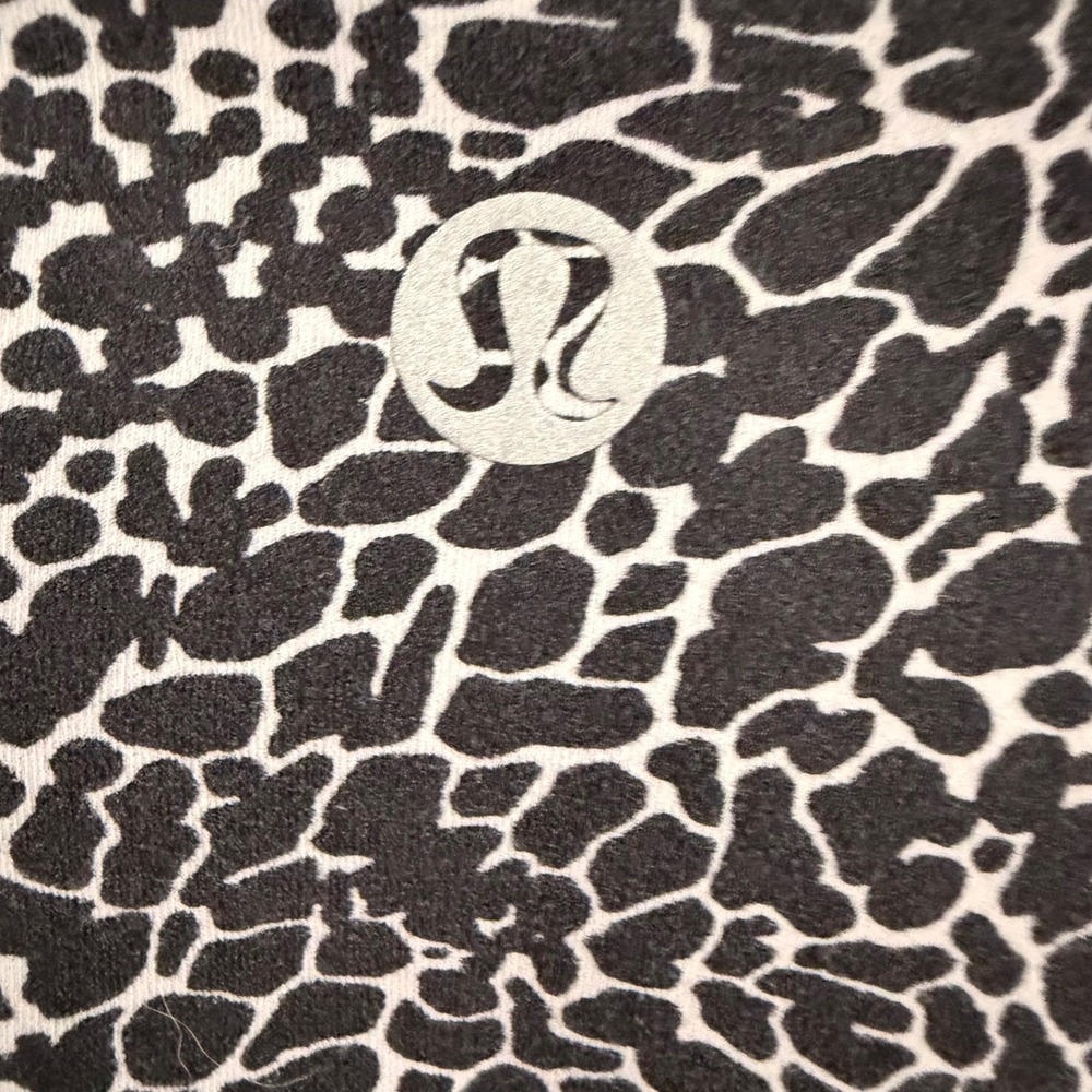 Lululemon In Movement Tight 25" Everluxe Leggings (8) Activewear Animal Print - Picture 11 of 14